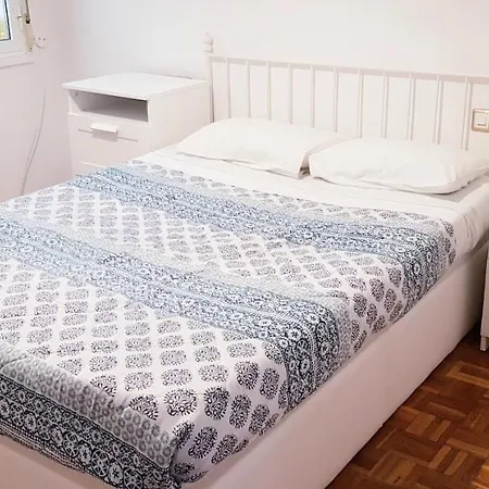 Apartment 3 Bedrooms Soho Parking Included *